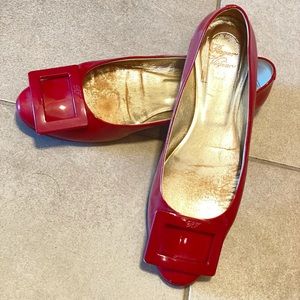 Roger Vivier classic style! Low price~